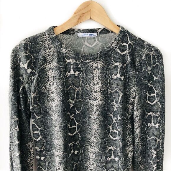 💝(3/$25) zara • soft touch snakeskin crop top long sleeve - Picture 5 of 9